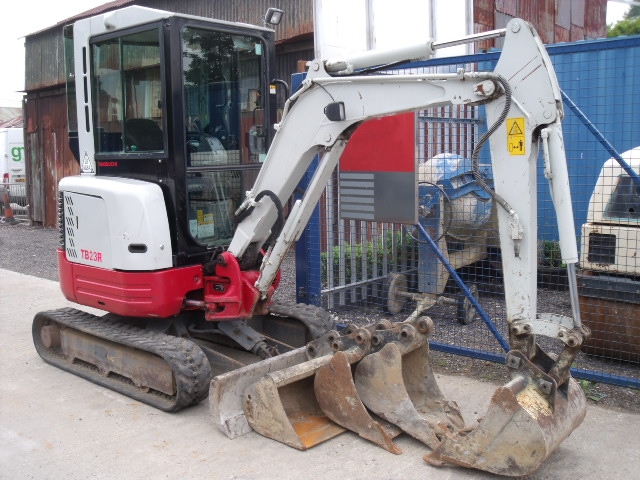 Takeuchi TB23R 2013 minikotrógép (3).jpg